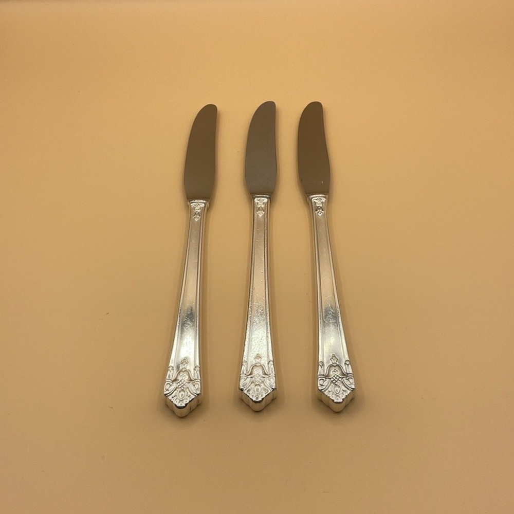 1847 Rogers Bros (IS) Her Majesty - Three Modern Hollow Knife - Grill #4
